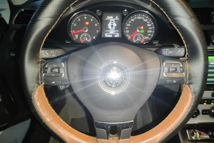 Used Volkswagen Magotan 2015 Revised Version 2.0 TSI Luxury Edition Steering Wheel