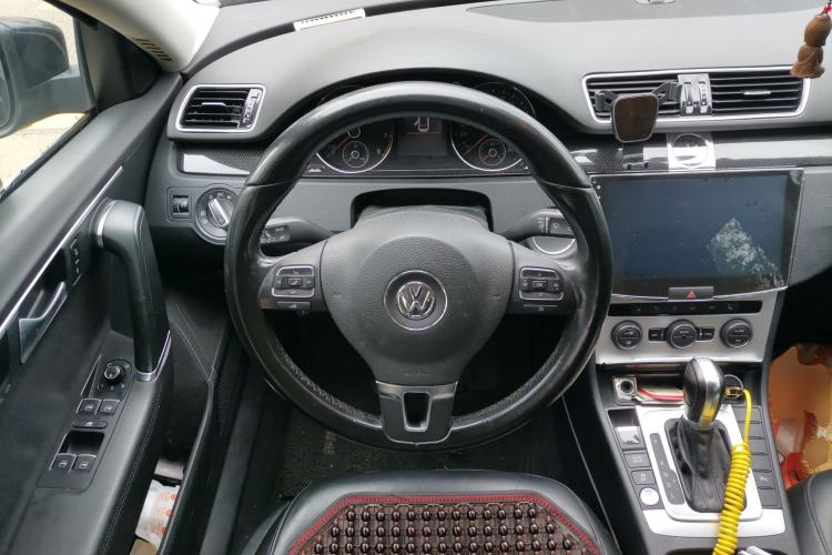 Used Volkswagen Magotan 2015 Revised Version 2.0 TSI Luxury Edition Steering Wheel