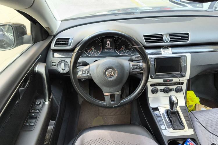 Used Volkswagen Magotan 2015 Revised Version 2.0 TSI Luxury Edition Steering Wheel
