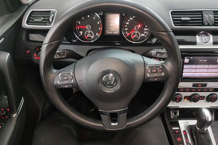 Used Volkswagen Magotan 2015 1.8TSI Luxury Model Steering Wheel