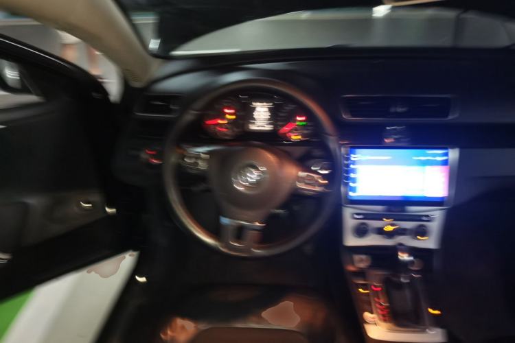 Used Volkswagen Magotan 2015 1.8TSI Luxury Model Steering Wheel