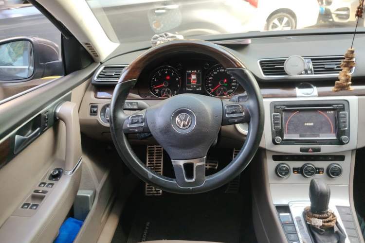 Used Volkswagen Magotan 2015 2.0 TSI Prestige Model Steering Wheel