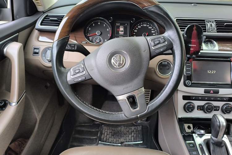 Used Volkswagen Magotan 2015 1.8TSI Prestige Model Steering Wheel
