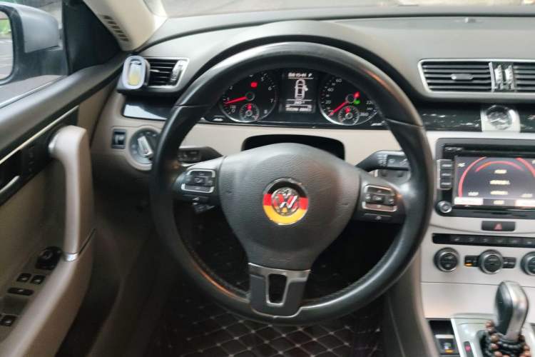 Used Volkswagen Magotan 2015 Facelift 1.8TSI Luxury Model Steering Wheel