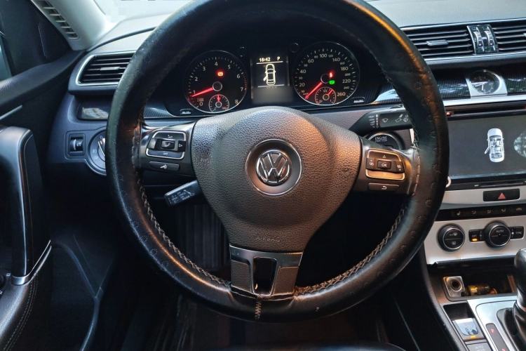 Used Volkswagen Magotan 2015 Facelift 1.8TSI Luxury Model Steering Wheel