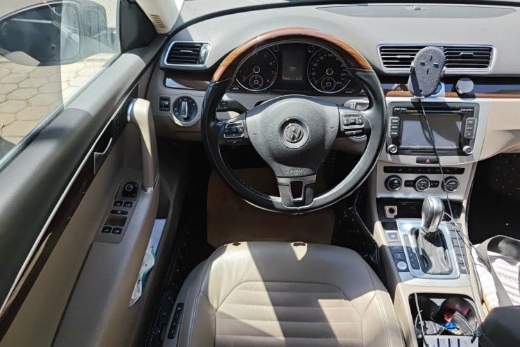 Used Volkswagen Magotan 2015 Revised Version 2.0 TSI Prestige Edition Steering Wheel