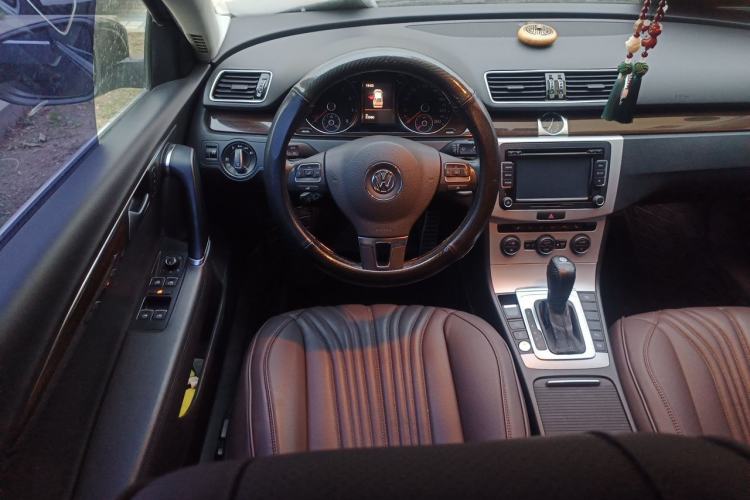 Used Volkswagen Magotan 2015 Revised Version 2.0 TSI Prestige Edition Steering Wheel