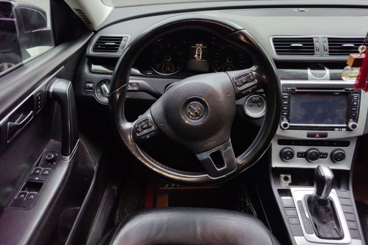 Used Volkswagen Magotan 2015 2.0 TSI Luxury Model Steering Wheel