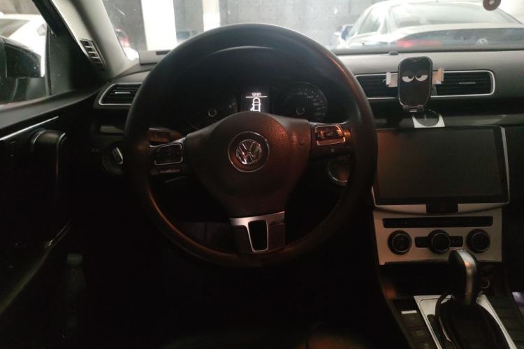 Used Volkswagen Magotan 2015 2.0 TSI Luxury Model Steering Wheel