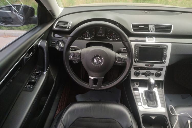Used Volkswagen Magotan 2015 Revised Version 2.0 TSI Luxury Edition Steering Wheel