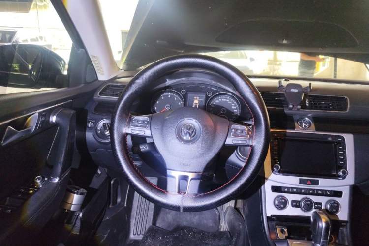 Used Volkswagen Magotan 2015 Facelift 1.8TSI Luxury Model Steering Wheel