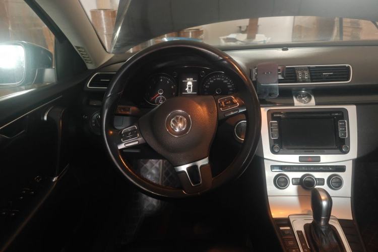 Used Volkswagen Magotan 2015 2.0 TSI Luxury Model Steering Wheel
