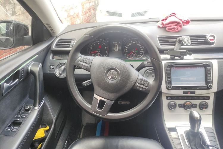 Used Volkswagen Magotan 2015 Facelift 1.8TSI Luxury Model Steering Wheel