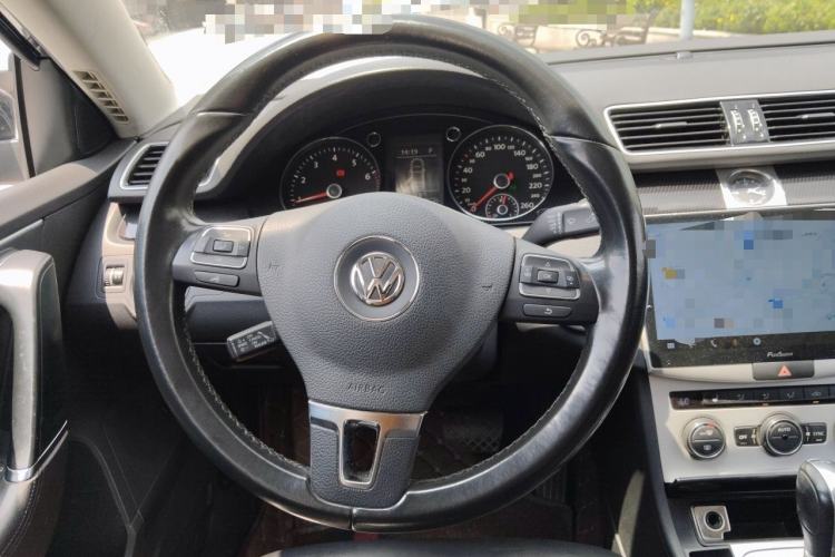 Used Volkswagen Magotan 2015 Revised Version 2.0 TSI Luxury Edition Steering Wheel