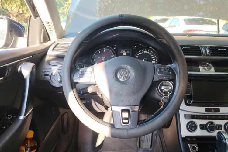 Used Volkswagen Magotan 2015 1.8TSI Luxury Model Steering Wheel