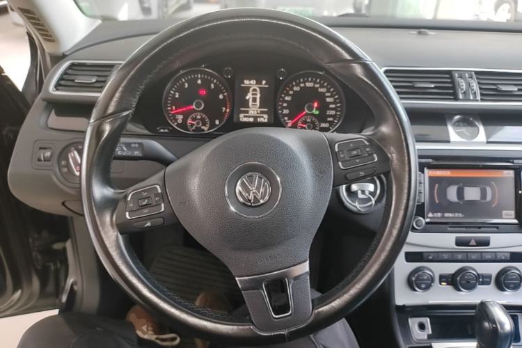 Used Volkswagen Magotan 2015 Facelift 1.8TSI Luxury Model Steering Wheel