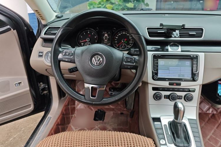 Used Volkswagen Magotan 2015 Facelift 1.8TSI Luxury Model Steering Wheel