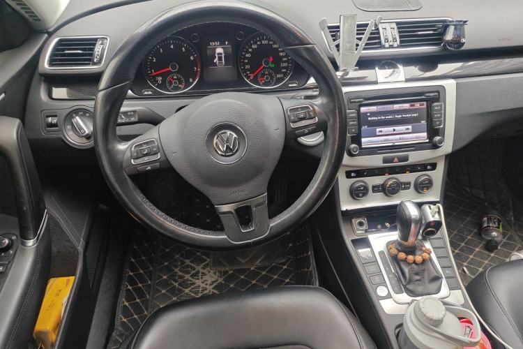 Used Volkswagen Magotan 2015 Revised Version 2.0 TSI Luxury Edition Steering Wheel