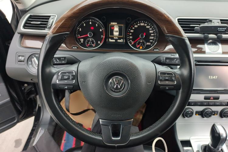 Used Volkswagen Magotan 2015 Revised 1.8TSI Prestige Version Steering Wheel