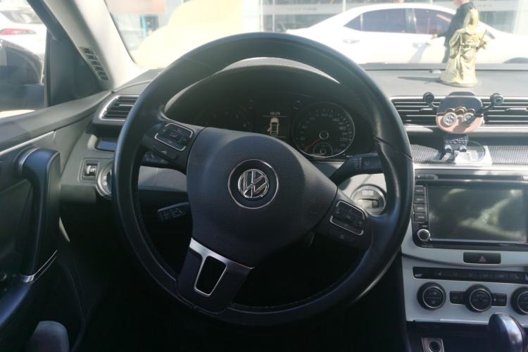 Used Volkswagen Magotan 2015 Revised Version 2.0 TSI Luxury Edition Steering Wheel