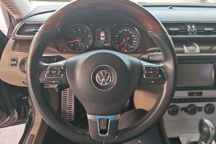 Used Volkswagen Magotan 2015 2.0 TSI Prestige Model Steering Wheel
