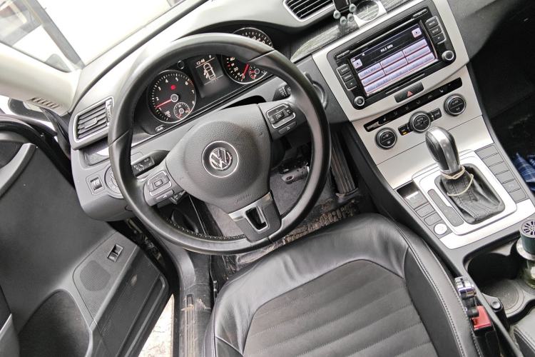 Used Volkswagen Magotan 2015 Facelift 1.8TSI Luxury Model Steering Wheel