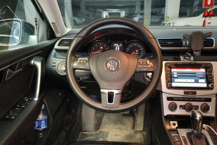 Used Volkswagen Magotan 2015 Facelift 1.8TSI Luxury Model Steering Wheel