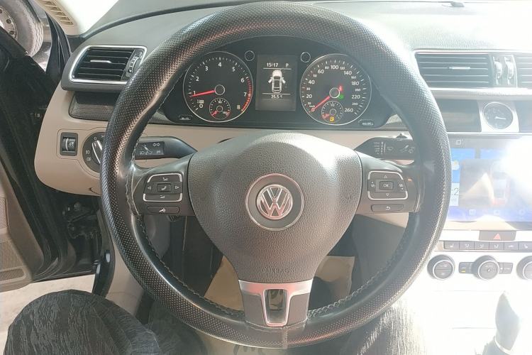 Used Volkswagen Magotan 2015 Facelift 1.8TSI Luxury Model Steering Wheel