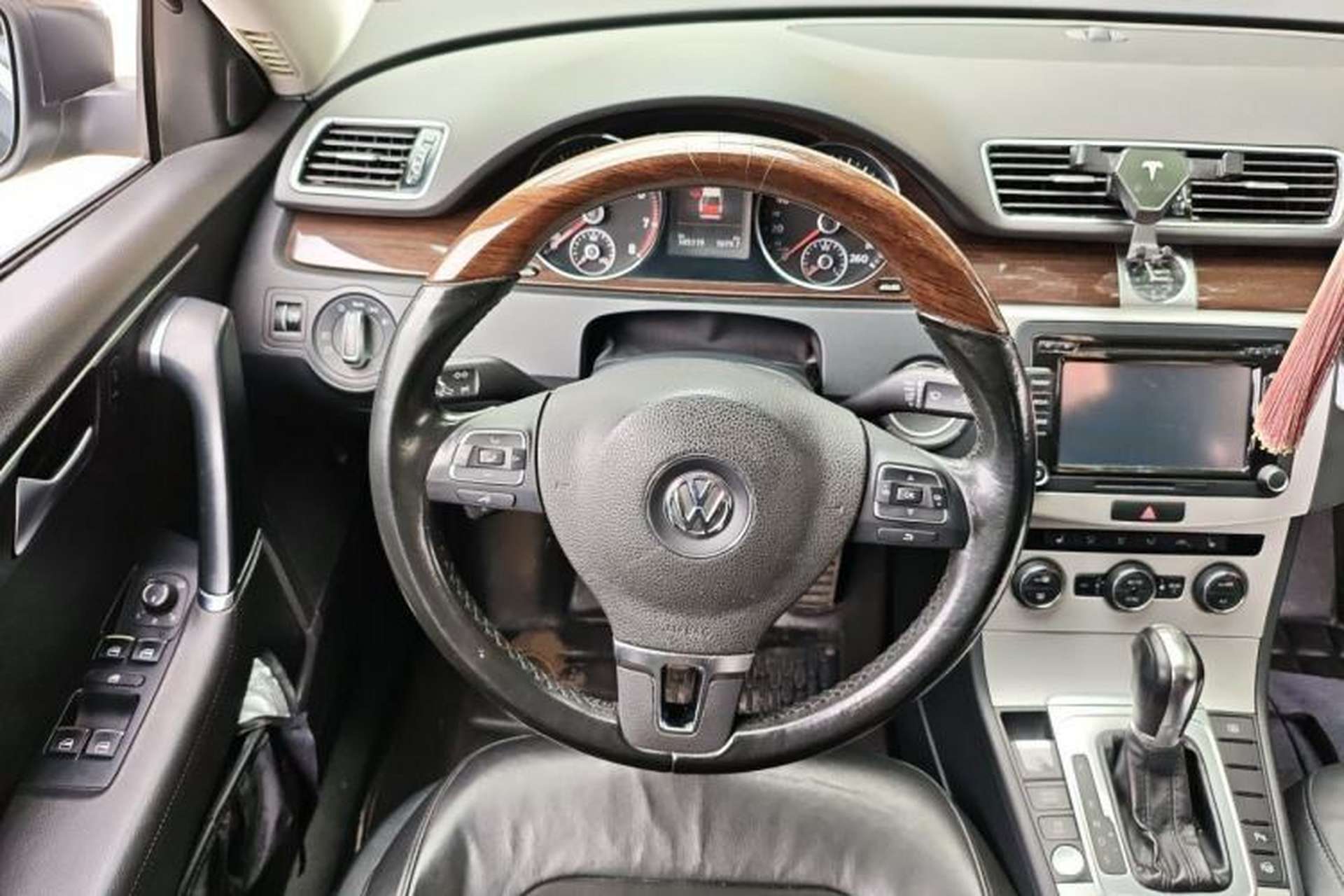 Used Volkswagen Magotan 2015 2.0 TSI Prestige Model Steering Wheel