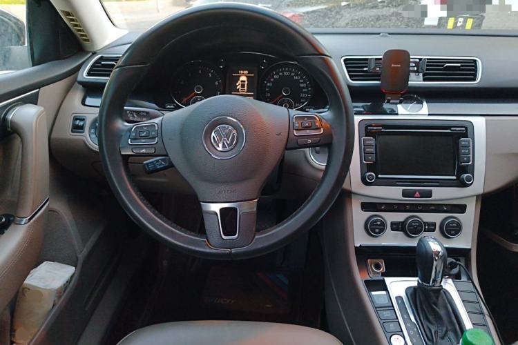 Used Volkswagen Magotan 2015 Facelift 1.8TSI Luxury Model Steering Wheel