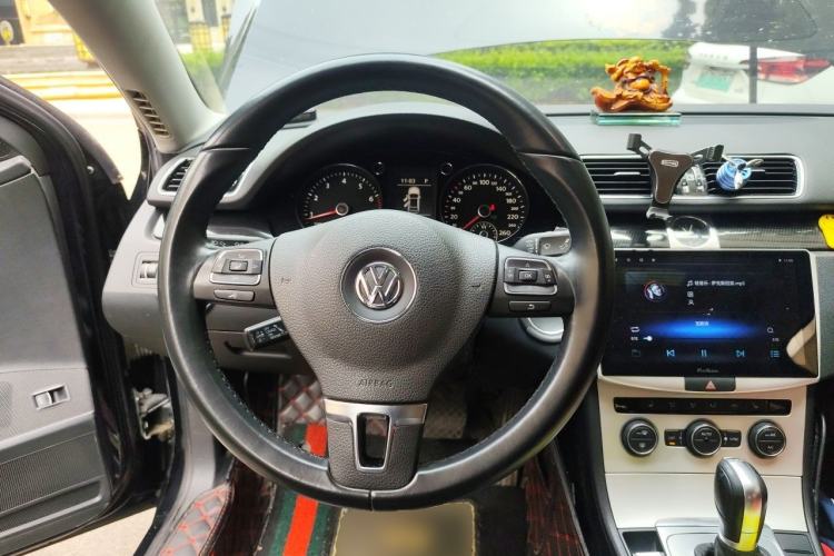 Used Volkswagen Magotan 2015 Revised Version 2.0 TSI Luxury Edition Steering Wheel