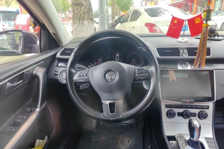Used Volkswagen Magotan 2015 Facelift 1.8TSI Luxury Model Steering Wheel