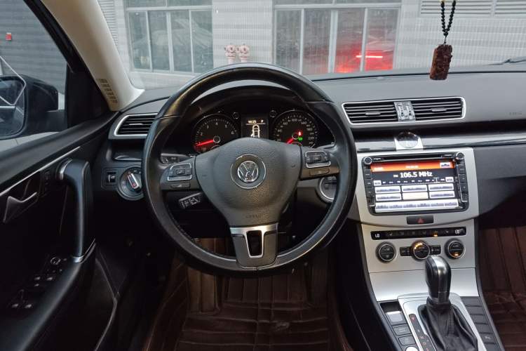 Used Volkswagen Magotan 2015 1.8TSI Luxury Model Steering Wheel