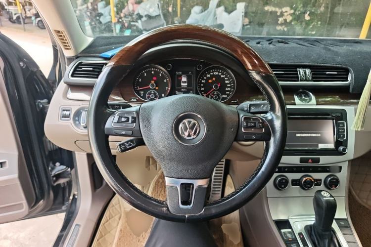 Used Volkswagen Magotan 2015 Revised 1.8TSI Prestige Version Steering Wheel