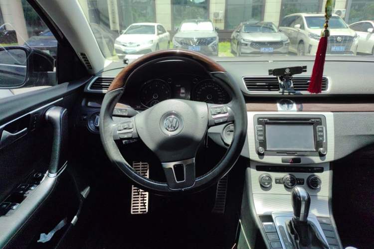 Used Volkswagen Magotan 2015 2.0 TSI Prestige Model Steering Wheel