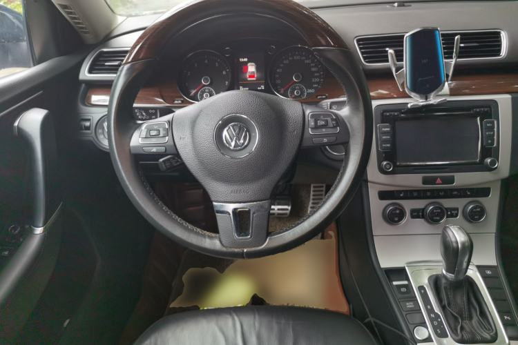 Used Volkswagen Magotan 2015 2.0 TSI Prestige Model Steering Wheel