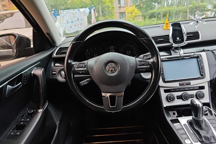 Used Volkswagen Magotan 2015 Facelift 1.8TSI Luxury Model Steering Wheel