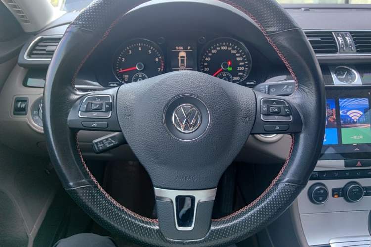 Used Volkswagen Magotan 2015 Facelift 1.8TSI Luxury Model Steering Wheel
