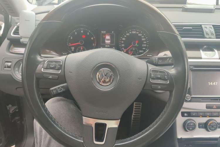 Used Volkswagen Magotan 2015 Revised 1.8TSI Prestige Version Steering Wheel