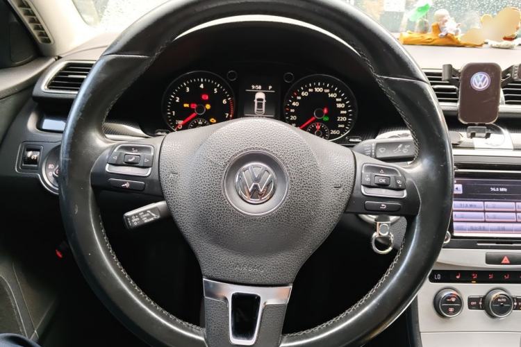 Used Volkswagen Magotan 2015 Revised Version 2.0 TSI Luxury Edition Steering Wheel