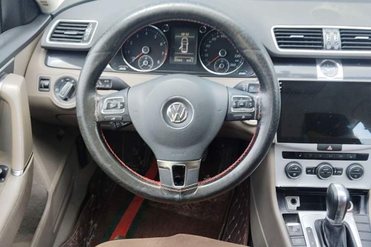 Used Volkswagen Magotan 2015 1.8TSI Luxury Model Steering Wheel