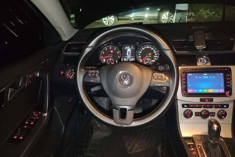 Used Volkswagen Magotan 2015 Facelift 1.8TSI Luxury Model Steering Wheel