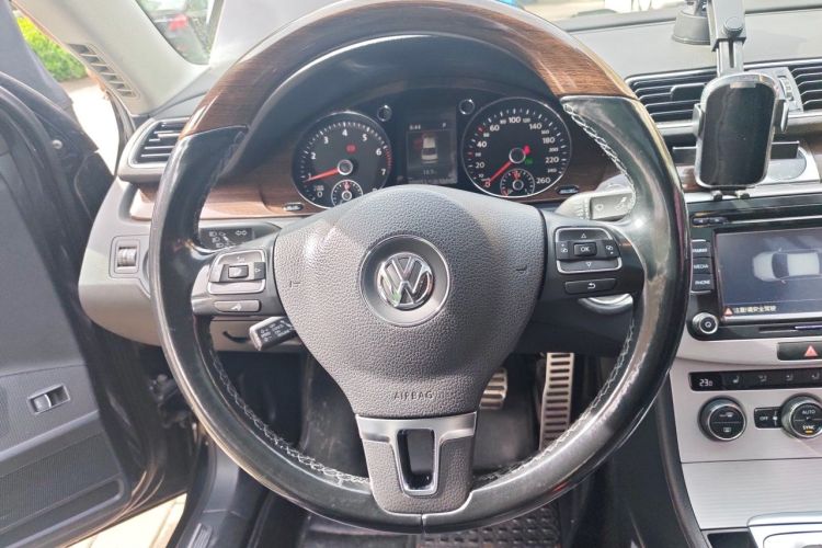 Used Volkswagen Magotan 2015 Revised Version 2.0 TSI Prestige Edition Steering Wheel
