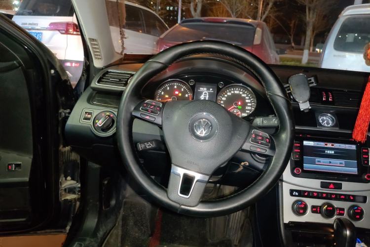 Used Volkswagen Magotan 2015 1.8TSI Luxury Model Steering Wheel