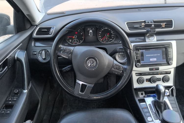 Used Volkswagen Magotan 2015 Facelift 1.8TSI Luxury Model Steering Wheel
