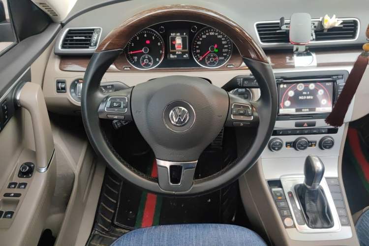 Used Volkswagen Magotan 2015 2.0 TSI Prestige Model Steering Wheel