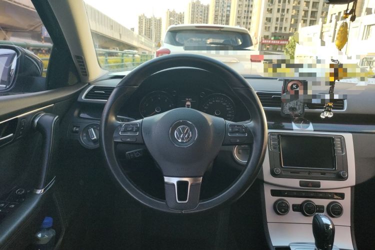 Used Volkswagen Magotan 2015 Revised Version 2.0 TSI Luxury Edition Steering Wheel