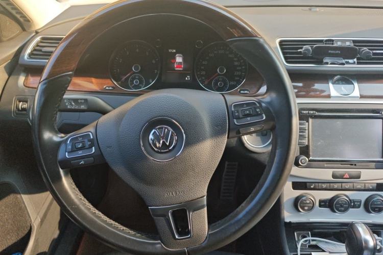 Used Volkswagen Magotan 2015 Revised Version 2.0 TSI Prestige Edition Steering Wheel