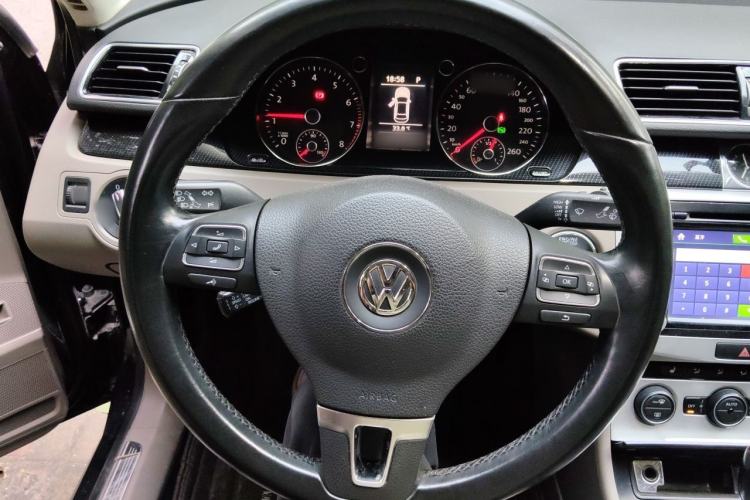 Used Volkswagen Magotan 2015 1.8TSI Luxury Model Steering Wheel