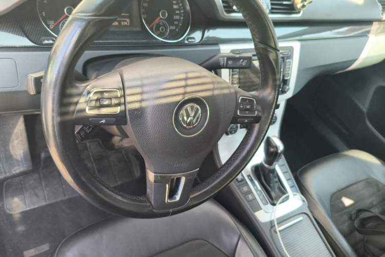 Used Volkswagen Magotan 2015 1.8TSI Luxury Model Steering Wheel